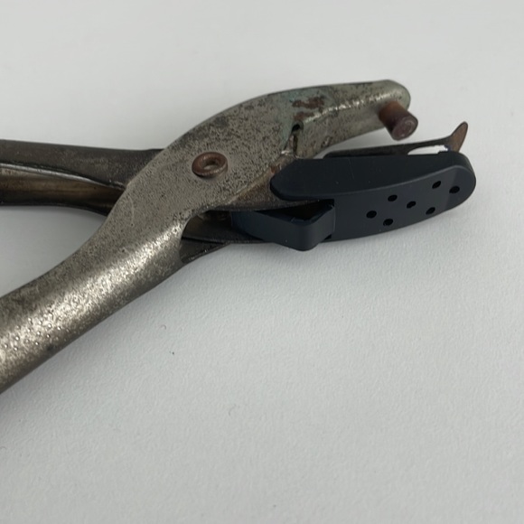 Hole Punch - Picture 3 of 4